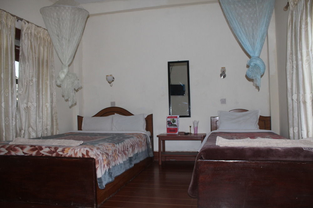 Hotel Jungle Sunset Camp Sauraha Exterior foto