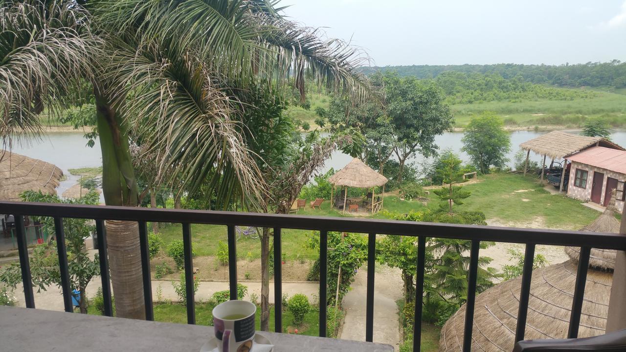 Hotel Jungle Sunset Camp Sauraha Exterior foto