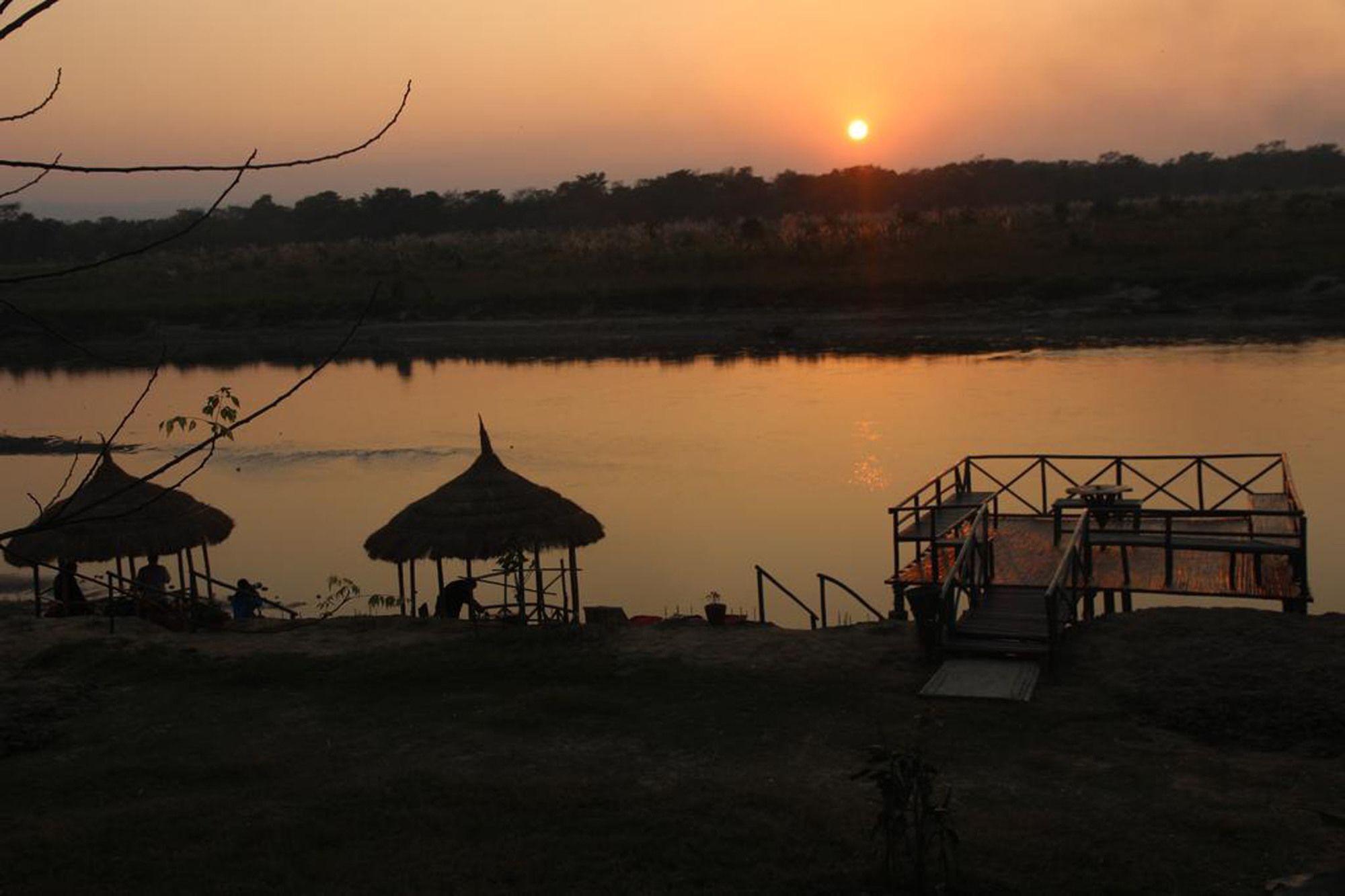 Hotel Jungle Sunset Camp Sauraha Exterior foto