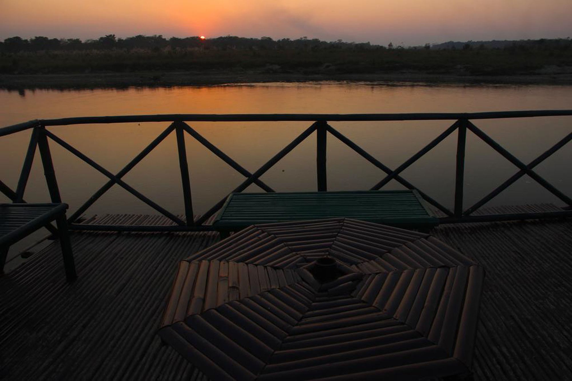 Hotel Jungle Sunset Camp Sauraha Exterior foto