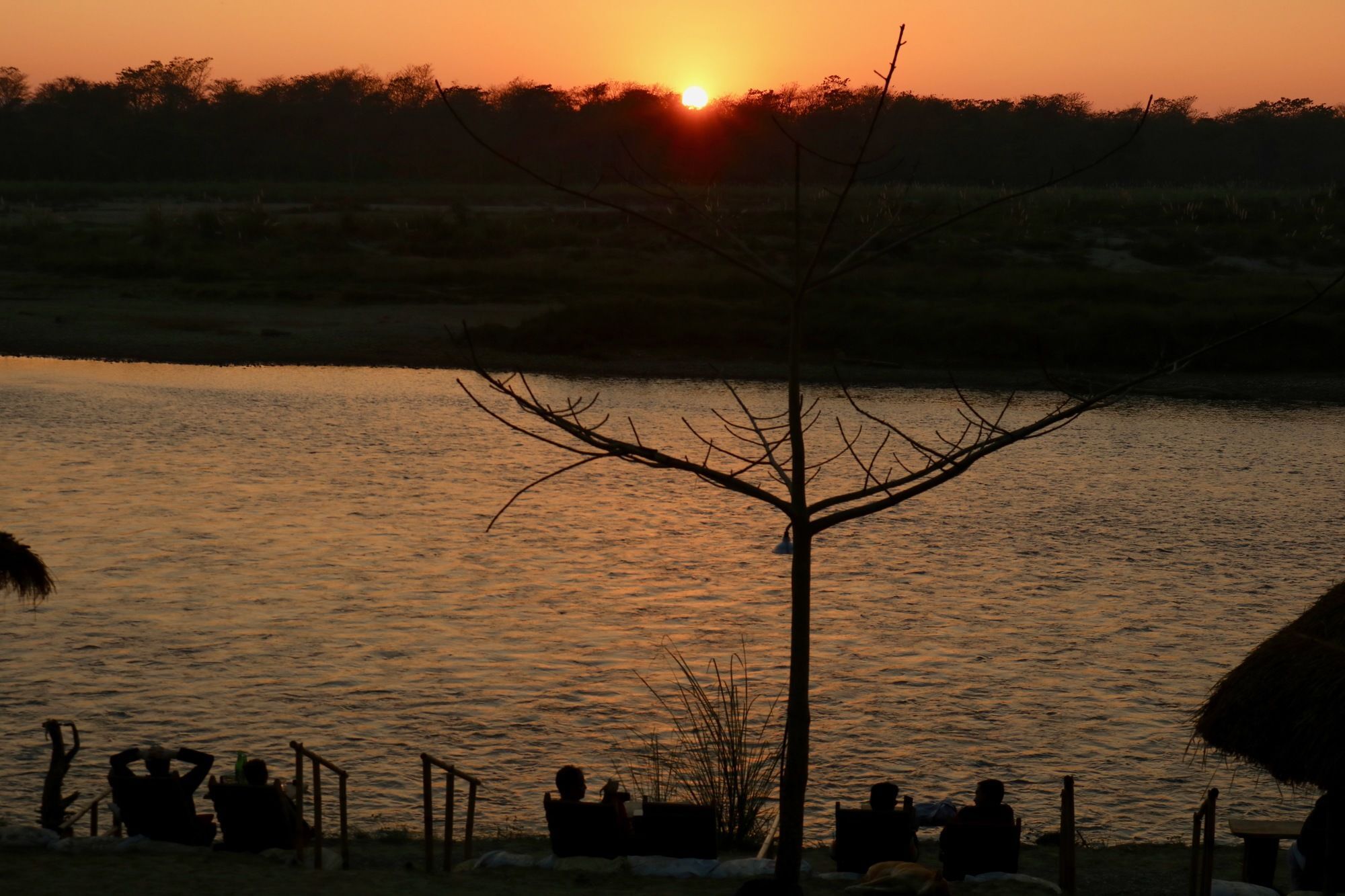 Hotel Jungle Sunset Camp Sauraha Exterior foto